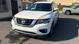 2017 NISSAN Pathfinder