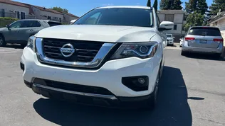 2017 NISSAN Pathfinder