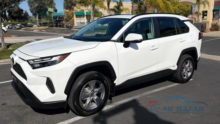 2025 TOYOTA RAV4 XLE