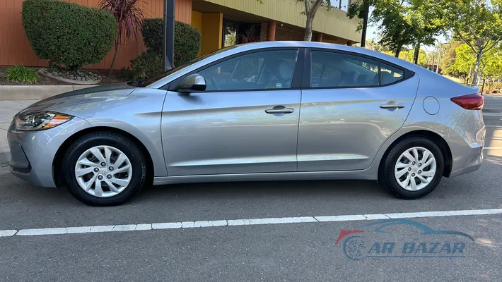 2017 HYUNDAI Elantra SE Base