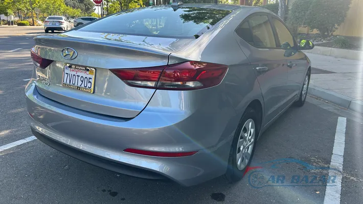 2017 HYUNDAI Elantra SE Base