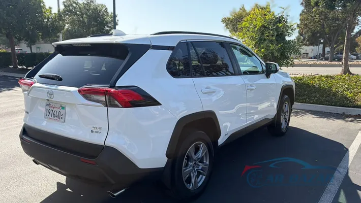2025 TOYOTA RAV4 XLE