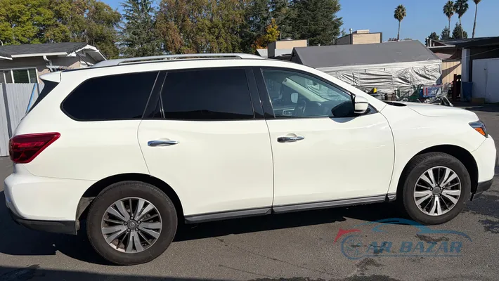 2017 NISSAN Pathfinder