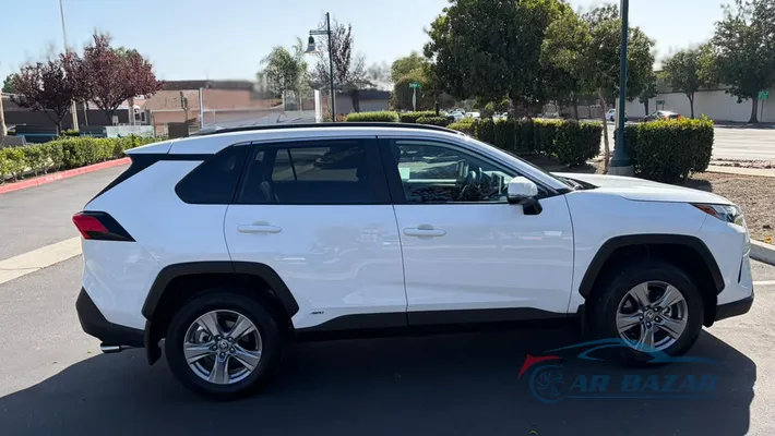 2025 TOYOTA RAV4 XLE