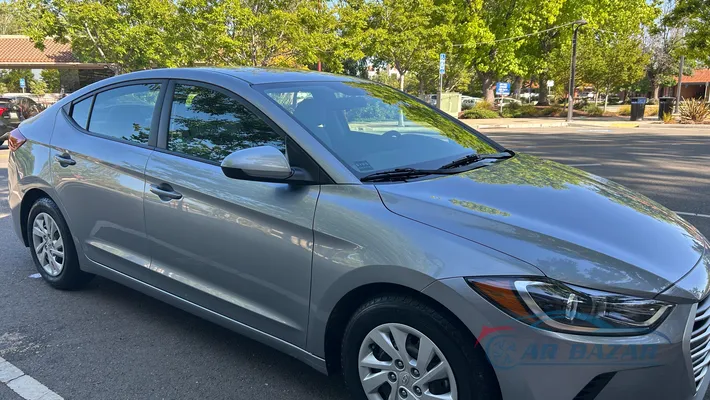2017 HYUNDAI Elantra SE Base