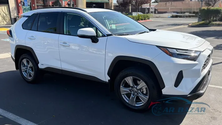 2025 TOYOTA RAV4 XLE