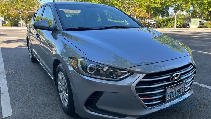 2017 HYUNDAI Elantra SE Base