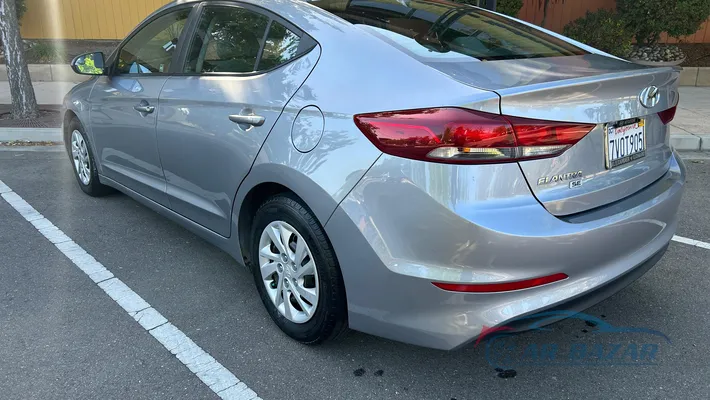 2017 HYUNDAI Elantra SE Base