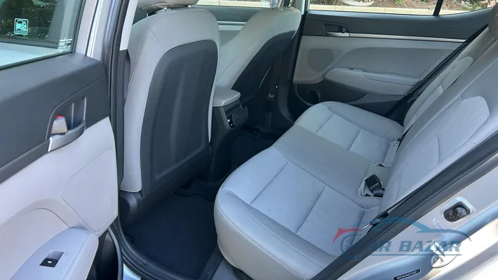 2017 HYUNDAI Elantra SE Base