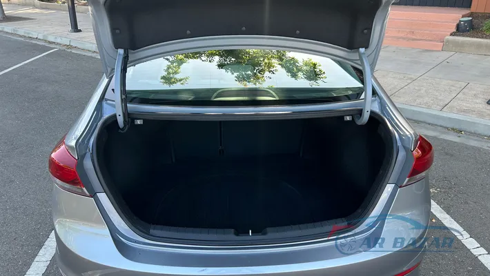 2017 HYUNDAI Elantra SE Base
