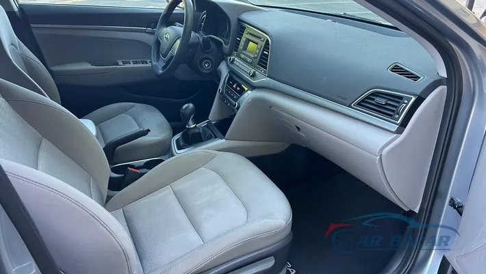 2017 HYUNDAI Elantra SE Base