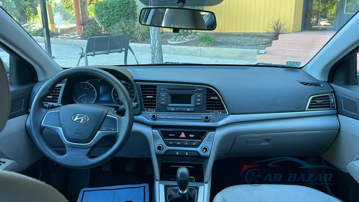 2017 HYUNDAI Elantra SE Base
