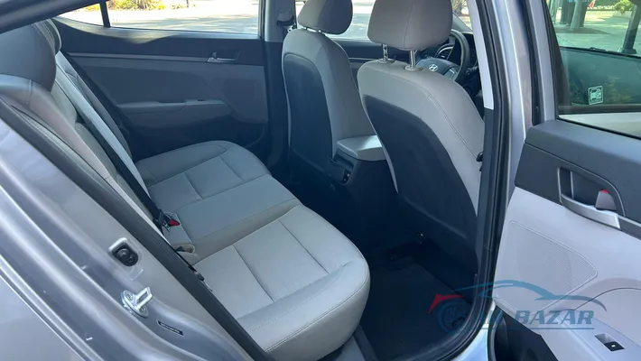 2017 HYUNDAI Elantra SE Base