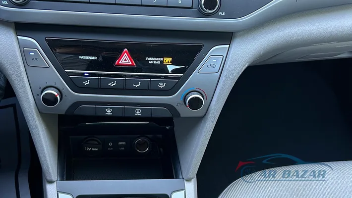 2017 HYUNDAI Elantra SE Base