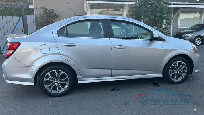 2017 CHEVROLET Sonic LT