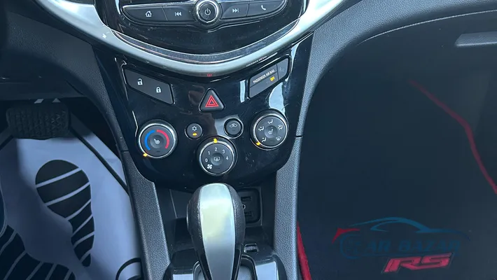 2017 CHEVROLET Sonic LT