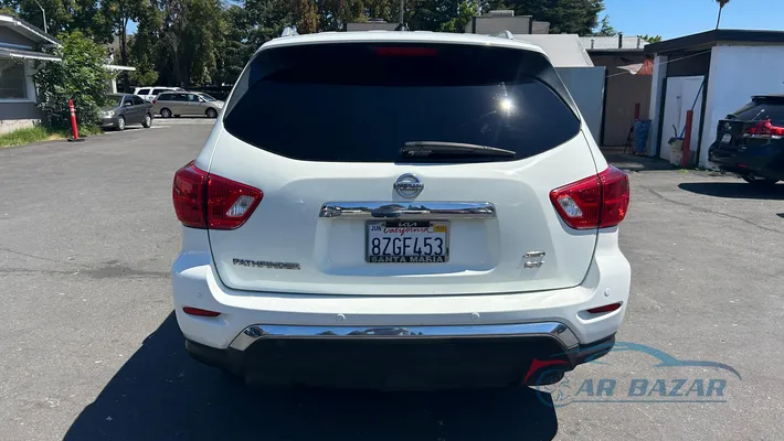2017 NISSAN Pathfinder