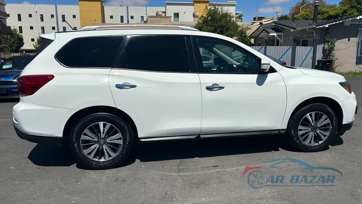 2017 NISSAN Pathfinder