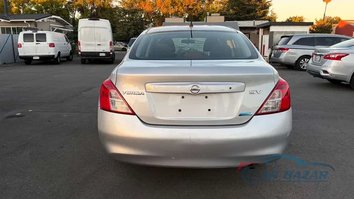 2012 NISSAN Versa
