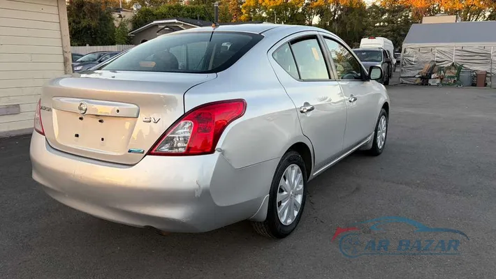 2012 NISSAN Versa