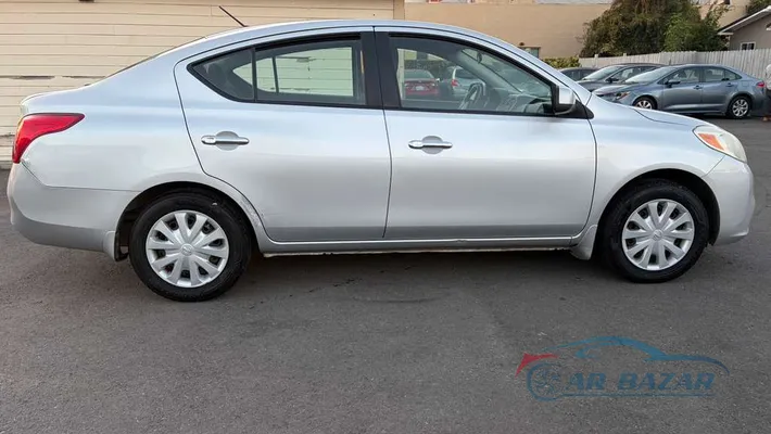 2012 NISSAN Versa