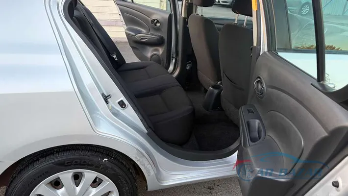 2012 NISSAN Versa