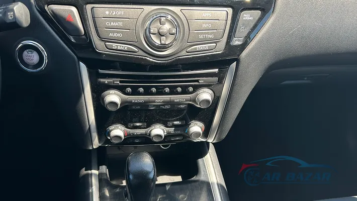 2017 NISSAN Pathfinder