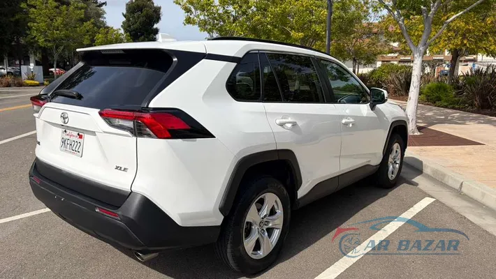 2021 TOYOTA RAV4 XLE