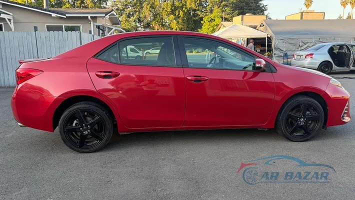 2017 TOYOTA Corolla SE
