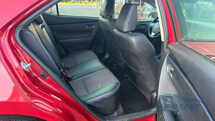 2017 TOYOTA Corolla SE