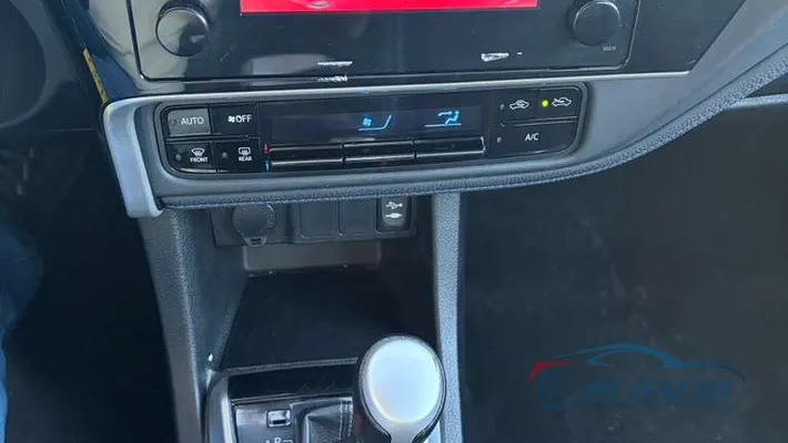 2017 TOYOTA Corolla SE