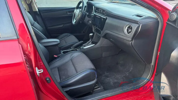 2017 TOYOTA Corolla SE