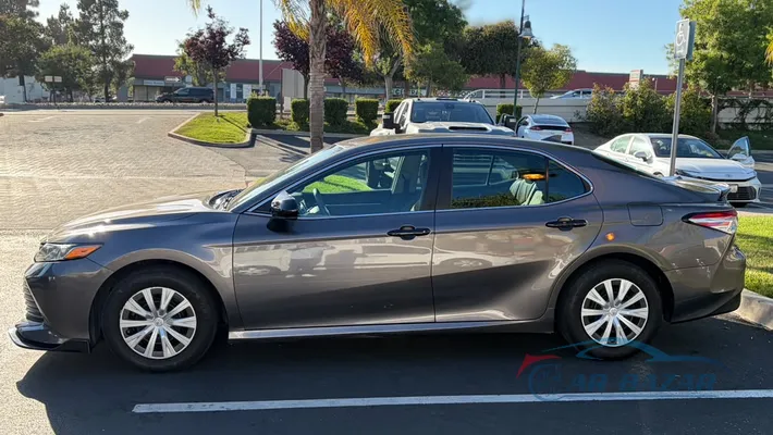 2019 TOYOTA Camry LE Hybrid