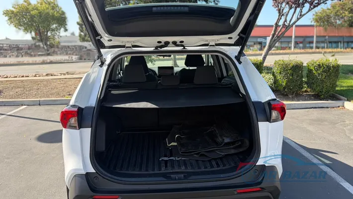 2025 TOYOTA RAV4 XLE